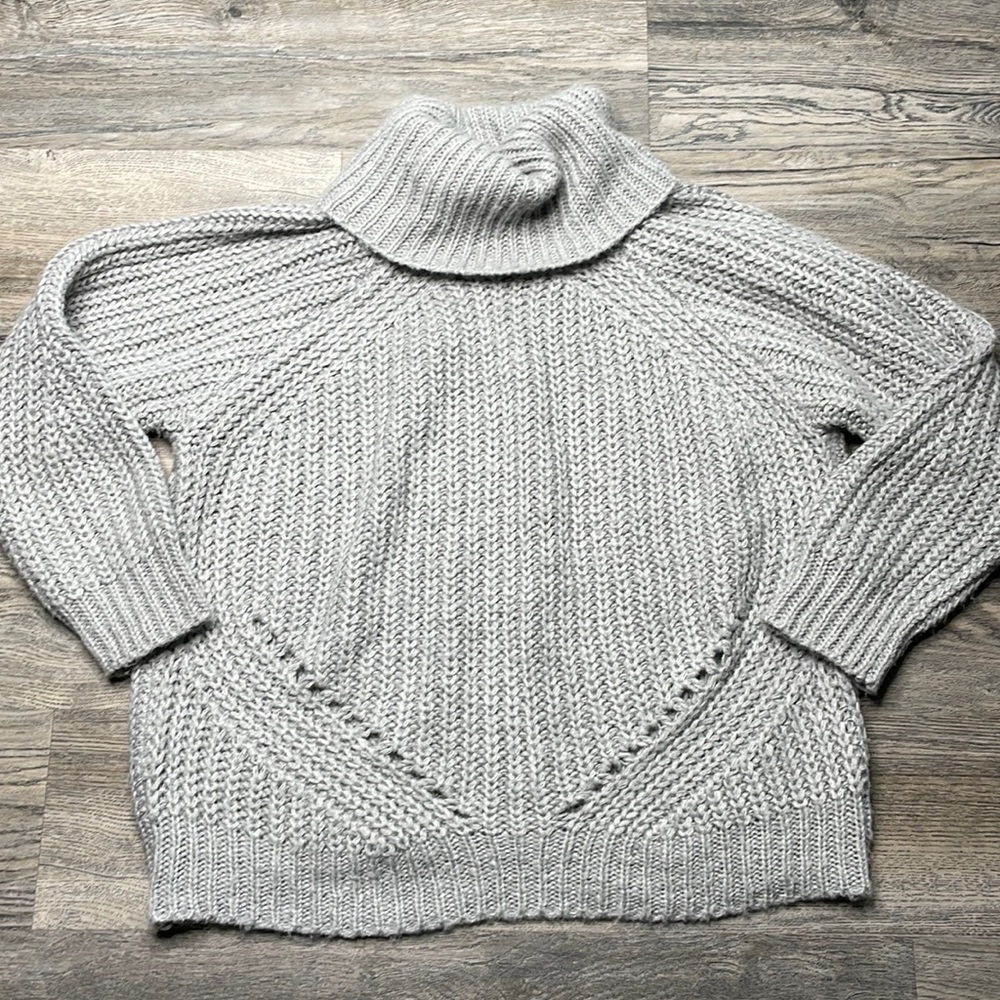 Cloth by Design Grey Turtleneck Sweater, size medium